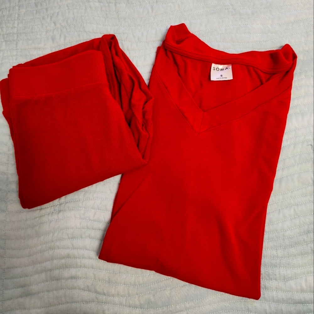 Womens Soma sleep set, size small.